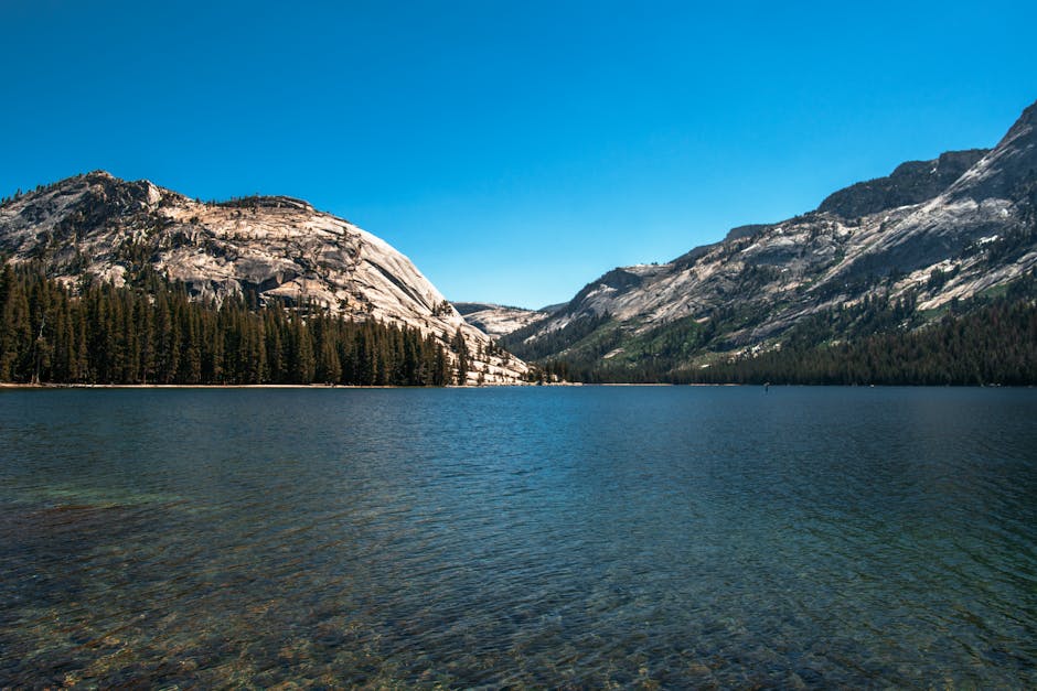 Crystal clear lake with mountain backdrop in Yosemite National Park.